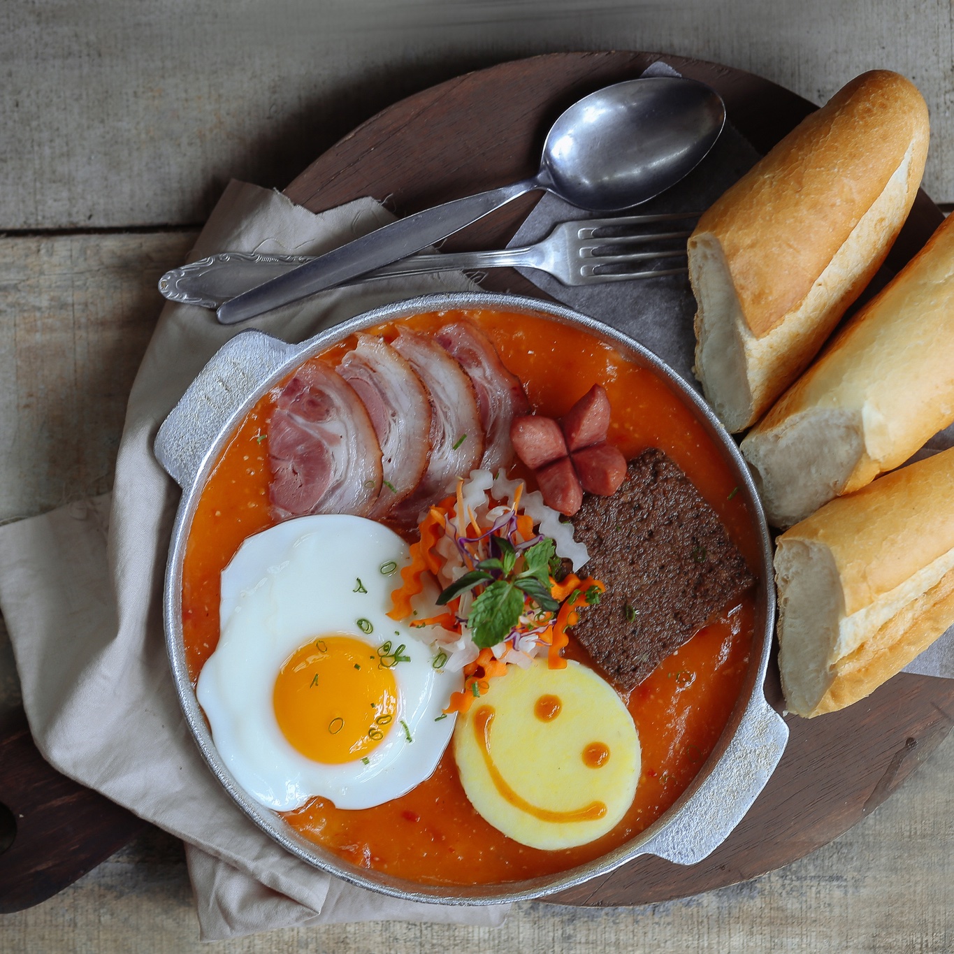 Khám phá bánh mì chảo ngon trong ngôi nhà Pháp cổ - Ảnh 3. Khám phá bánh mì chảo ngon trong ngôi nhà Pháp cổ - Ảnh 3.