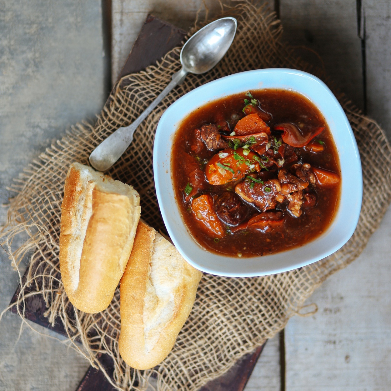 Khám phá bánh mì chảo ngon trong ngôi nhà Pháp cổ - Ảnh 7. Khám phá bánh mì chảo ngon trong ngôi nhà Pháp cổ - Ảnh 7.