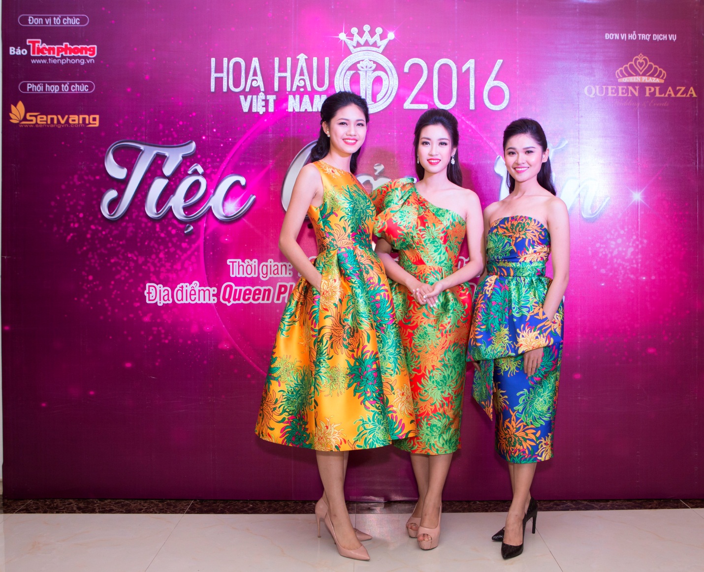 Hoa hậu Đỗ Mỹ Linh đẹp rạng ngời tham dự đêm tiệc tại Queen Plaza - Ảnh 1. Hoa hậu Đỗ Mỹ Linh đẹp rạng ngời tham dự đêm tiệc tại Queen Plaza - Ảnh 1.