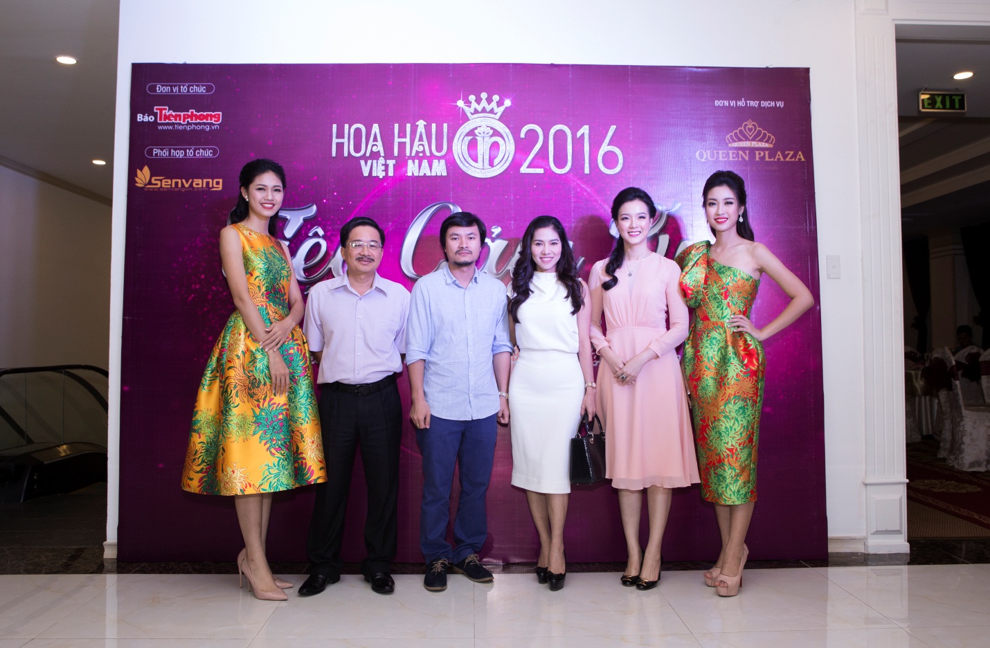 Hoa hậu Đỗ Mỹ Linh đẹp rạng ngời tham dự đêm tiệc tại Queen Plaza - Ảnh 9. Hoa hậu Đỗ Mỹ Linh đẹp rạng ngời tham dự đêm tiệc tại Queen Plaza - Ảnh 9.