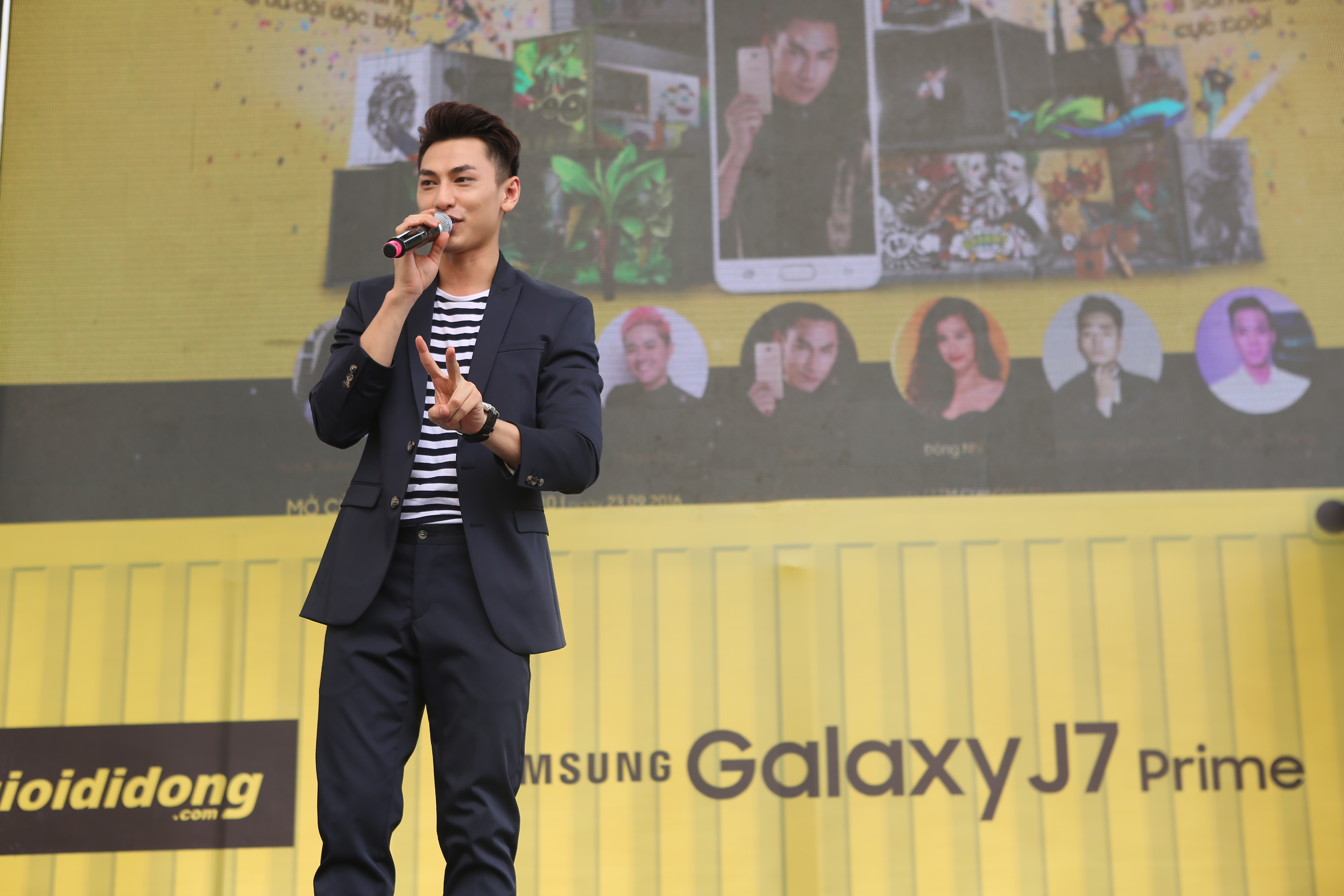 Isaac hào hứng trải nghiệm Samsung Galaxy J7 Prime trong ngày ra mắt - Ảnh 1. Isaac hào hứng trải nghiệm Samsung Galaxy J7 Prime trong ngày ra mắt - Ảnh 1.