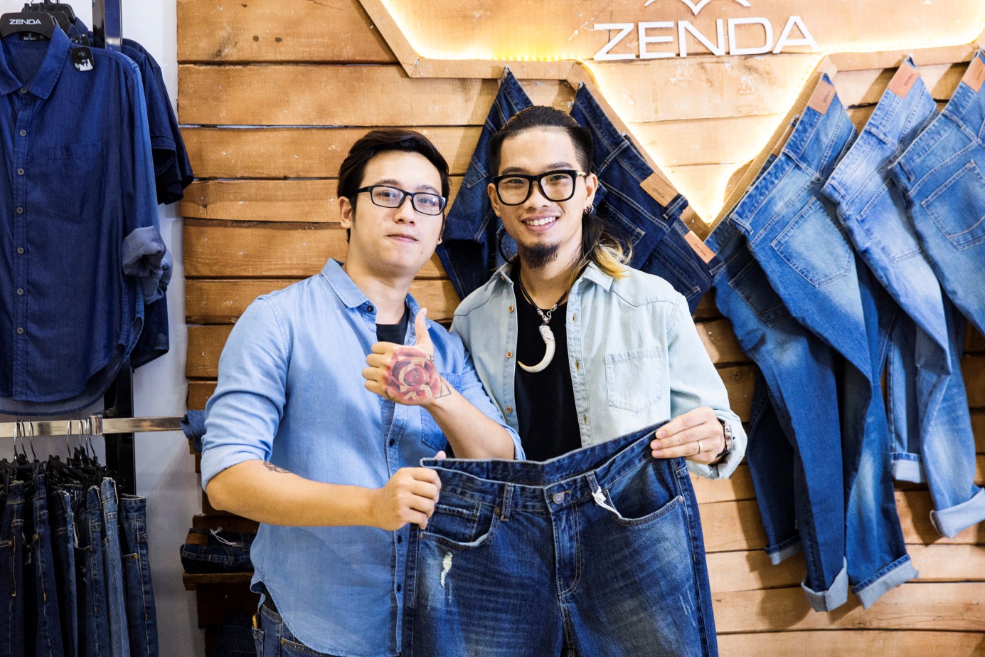 Kì lạ cửa hàng nhận sửa đồ jeans miễn phí quanh năm - Ảnh 2. Kì lạ cửa hàng nhận sửa đồ jeans miễn phí quanh năm - Ảnh 2.