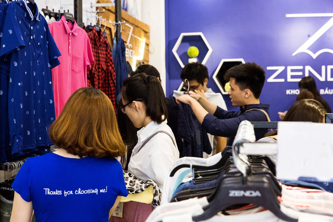 Kì lạ cửa hàng nhận sửa đồ jeans miễn phí quanh năm - Ảnh 4. Kì lạ cửa hàng nhận sửa đồ jeans miễn phí quanh năm - Ảnh 4.