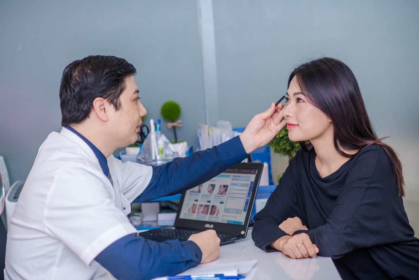 Bấm mí Star Eyes - Hot trend đang khiến giới trẻ mê mệt - Ảnh 5. Bấm mí Star Eyes - Hot trend đang khiến giới trẻ mê mệt - Ảnh 5.