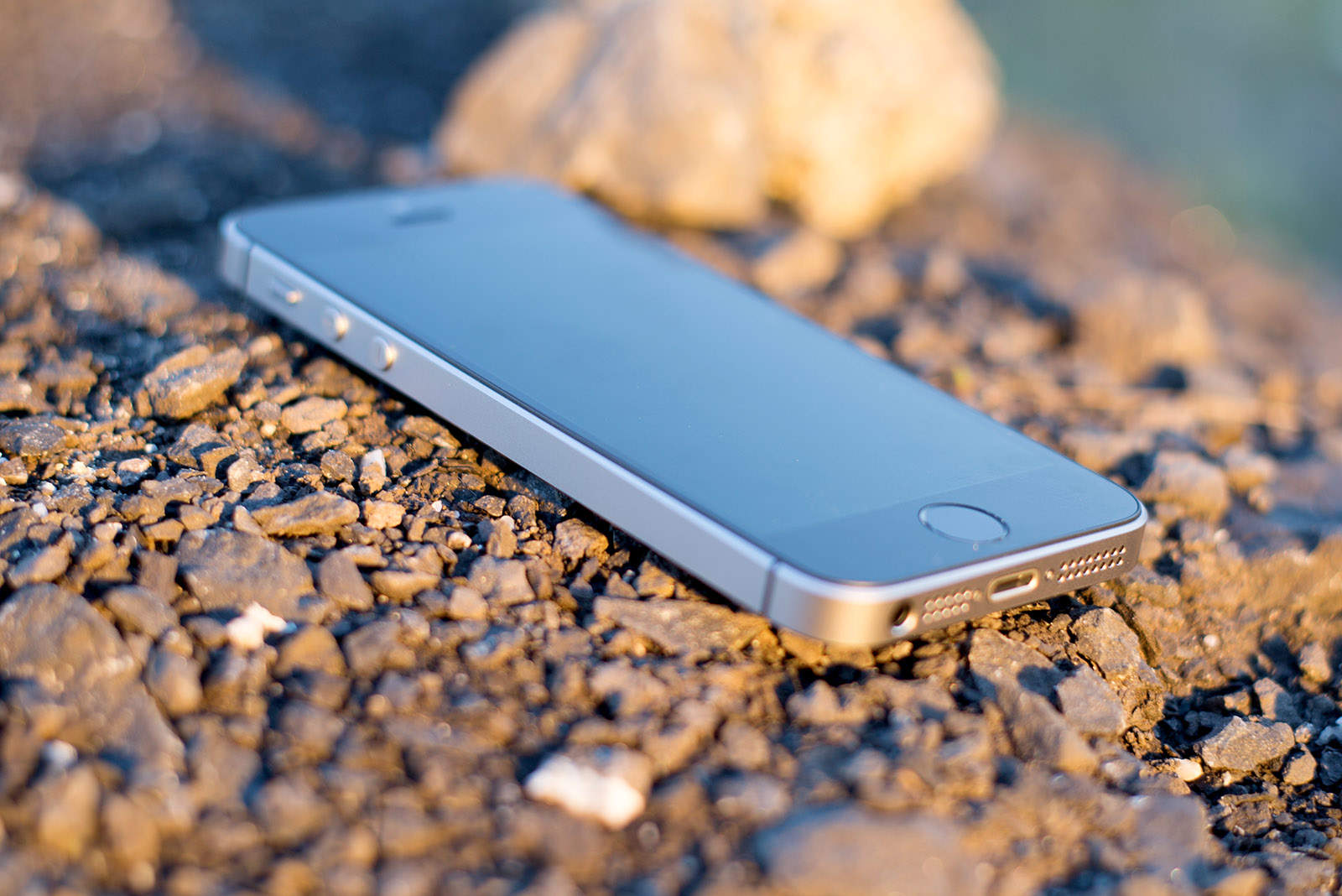 Lý giải vì sao iPhone giá rẻ khiến giới trẻ mê mệt - Ảnh 2. Lý giải vì sao iPhone giá rẻ khiến giới trẻ mê mệt - Ảnh 2.