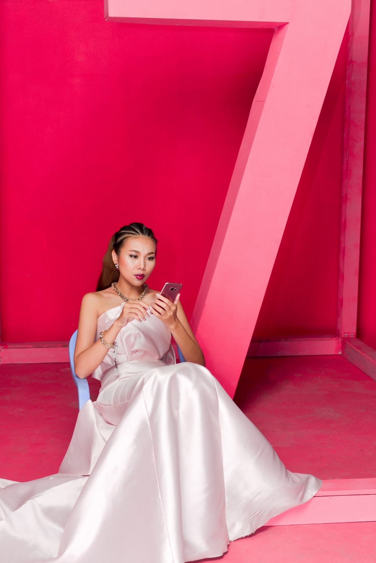 Hậu trường “tô hồng mọi giới hạn” của Thanh Hằng và Galaxy S7 edge Pink Gold - Ảnh 3. Hậu trường “tô hồng mọi giới hạn” của Thanh Hằng và Galaxy S7 edge Pink Gold - Ảnh 3.