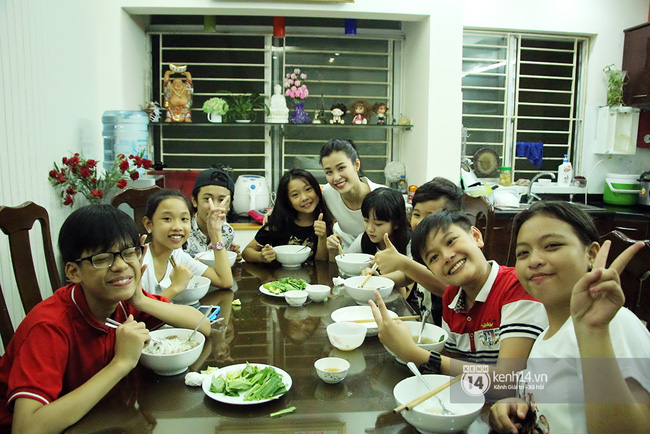 Những khoảnh khắc ấm áp tại nhà chung của các bé The Voice Kids - Ảnh 8. Những khoảnh khắc ấm áp tại nhà chung của các bé The Voice Kids - Ảnh 8.