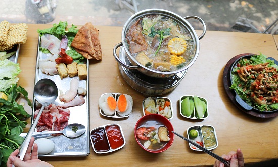 Gọi lẩu Thái chua cay, chén chân gà no say duy nhất tại Hà Nội - Ảnh 2. Gọi lẩu Thái chua cay, chén chân gà no say duy nhất tại Hà Nội - Ảnh 2.