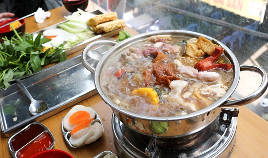 Gọi lẩu Thái chua cay, chén chân gà no say duy nhất tại Hà Nội - Ảnh 4. Gọi lẩu Thái chua cay, chén chân gà no say duy nhất tại Hà Nội - Ảnh 4.