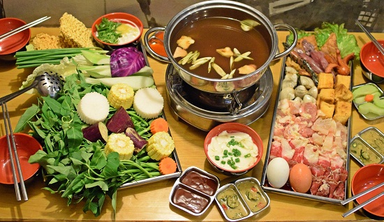 Gọi lẩu Thái chua cay, chén chân gà no say duy nhất tại Hà Nội - Ảnh 5. Gọi lẩu Thái chua cay, chén chân gà no say duy nhất tại Hà Nội - Ảnh 5.