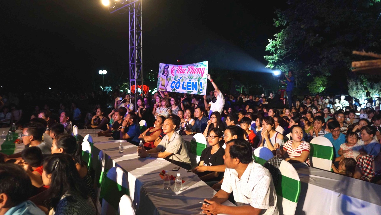 Khán giả cố đô cháy hết mình cùng Chung kết Tìm kiếm Tài năng Âm nhạc miền Trung 2016 - Ảnh 2. Khán giả cố đô cháy hết mình cùng Chung kết Tìm kiếm Tài năng Âm nhạc miền Trung 2016 - Ảnh 2.