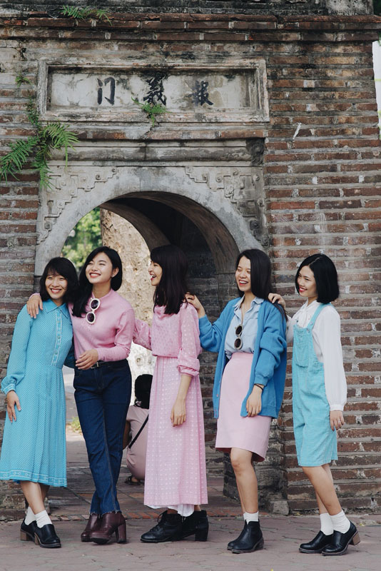 Không ai khác, đây chính là nhóm bạn trẻ nổi bật nhất phố đi bộ cuối tuần này - Ảnh 6. Không ai khác, đây chính là nhóm bạn trẻ nổi bật nhất phố đi bộ cuối tuần này - Ảnh 6.