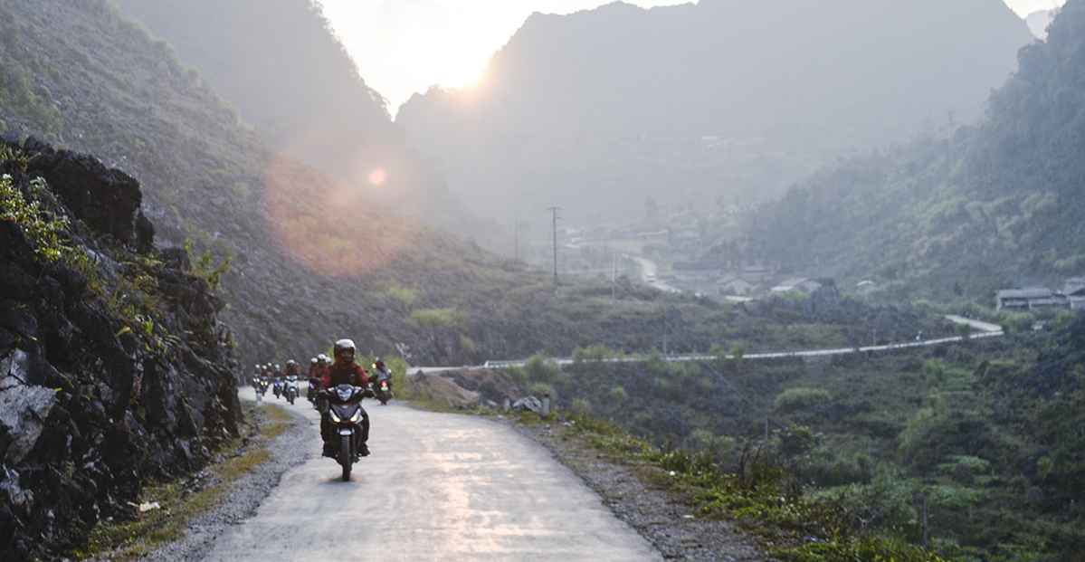 Đi phượt mùa này, nhớ “may túi 3 gang” mang đi đựng “quà” Hà Giang - Ảnh 2. Đi phượt mùa này, nhớ “may túi 3 gang” mang đi đựng “quà” Hà Giang - Ảnh 2.