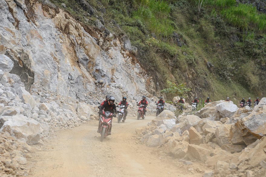 Đi phượt mùa này, nhớ “may túi 3 gang” mang đi đựng “quà” Hà Giang - Ảnh 7. Đi phượt mùa này, nhớ “may túi 3 gang” mang đi đựng “quà” Hà Giang - Ảnh 7.