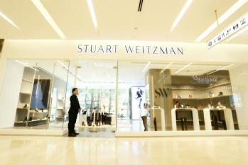 Stuart Weitzman - Thương hiệu giày yêu thích của Gigi Hadid ra mắt tại Việt Nam - Ảnh 18. Stuart Weitzman - Thương hiệu giày yêu thích của Gigi Hadid ra mắt tại Việt Nam - Ảnh 18.