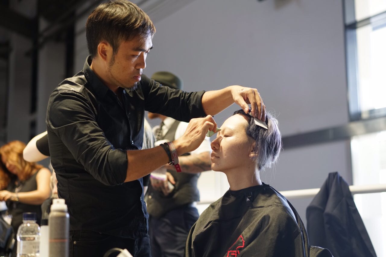 Phóng vấn nhà tạo mẫu tóc Huy Việt: “Đường còn dài còn dài” - Ảnh 2. Phóng vấn nhà tạo mẫu tóc Huy Việt: “Đường còn dài còn dài” - Ảnh 2.