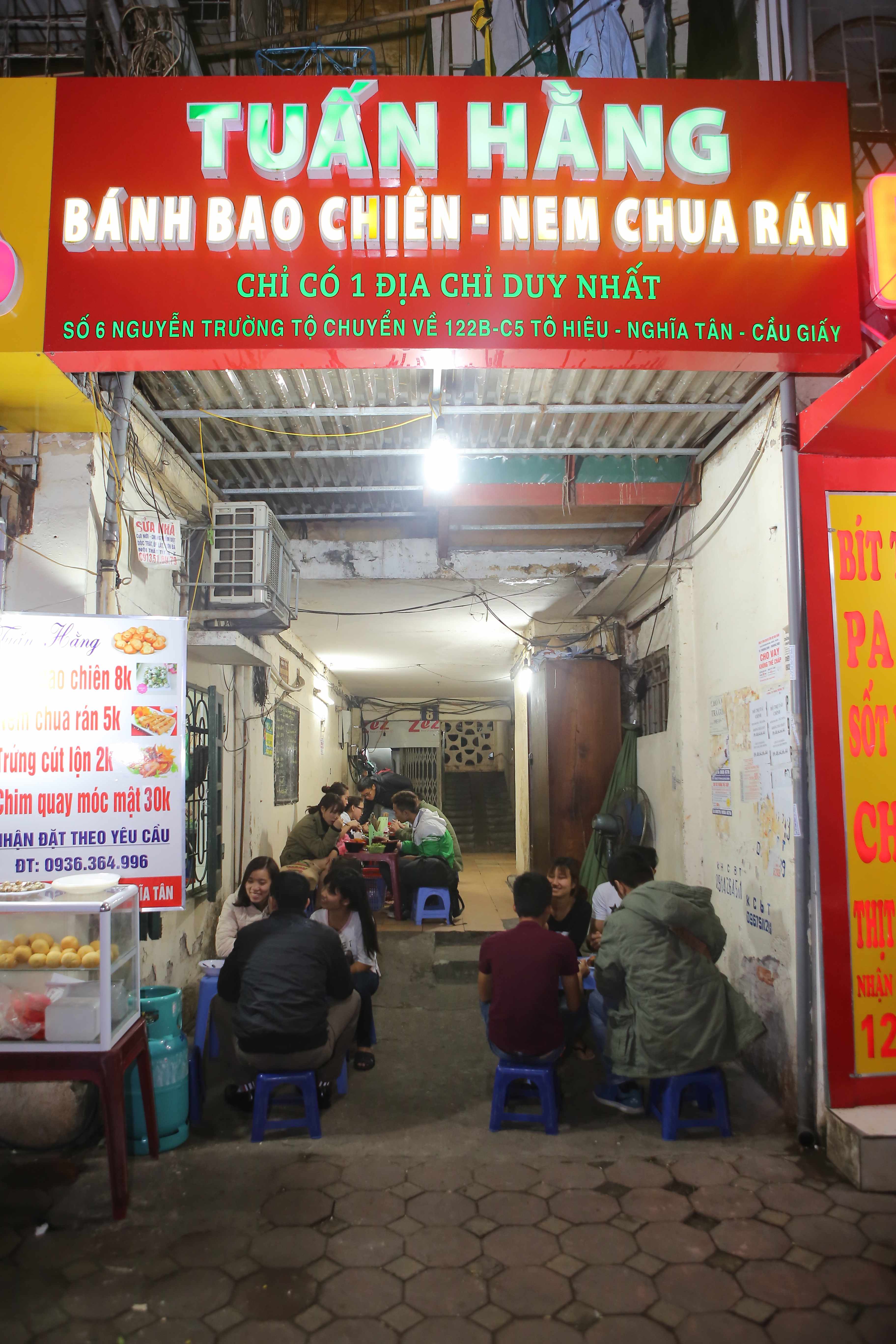 Thưởng thức bánh bao chiên “vạn người mê” phố Tô Hiệu - Ảnh 1. Thưởng thức bánh bao chiên “vạn người mê” phố Tô Hiệu - Ảnh 1.