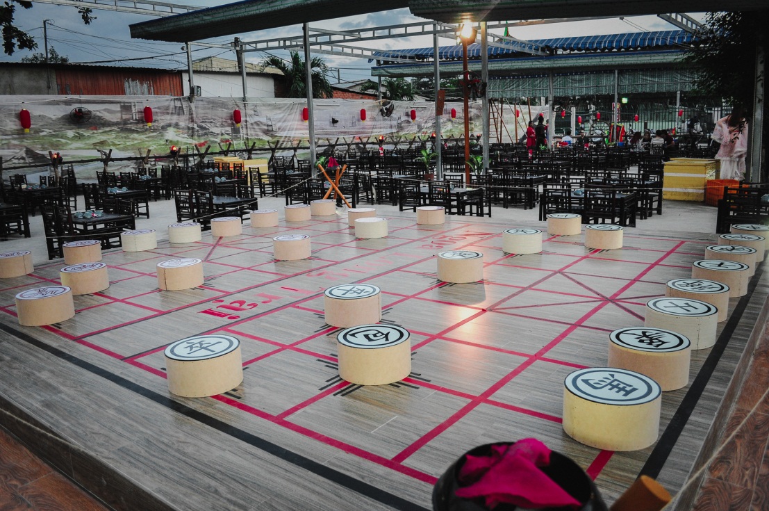 Trải nghiệm bàn cờ to nhất Sài Gòn tại nhà hàng Ngọa Long Trại - Ảnh 3. Trải nghiệm bàn cờ to nhất Sài Gòn tại nhà hàng Ngọa Long Trại - Ảnh 3.