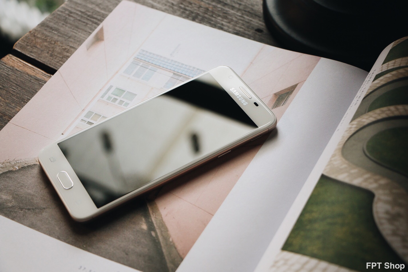 Đặt trước Galaxy J5 Prime, nhận ngay quà 1 triệu đồng tại FPT Shop - Ảnh 4. Đặt trước Galaxy J5 Prime, nhận ngay quà 1 triệu đồng tại FPT Shop - Ảnh 4.