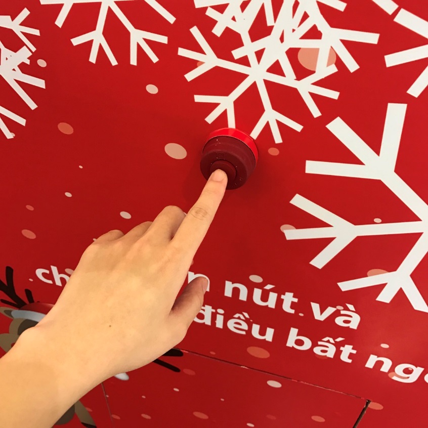 Tiết lộ về hộp quà Giáng sinh bí ẩn lần đầu tiên xuất hiện tại TP.HCM - Ảnh 3. Tiết lộ về hộp quà Giáng sinh bí ẩn lần đầu tiên xuất hiện tại TP.HCM - Ảnh 3.