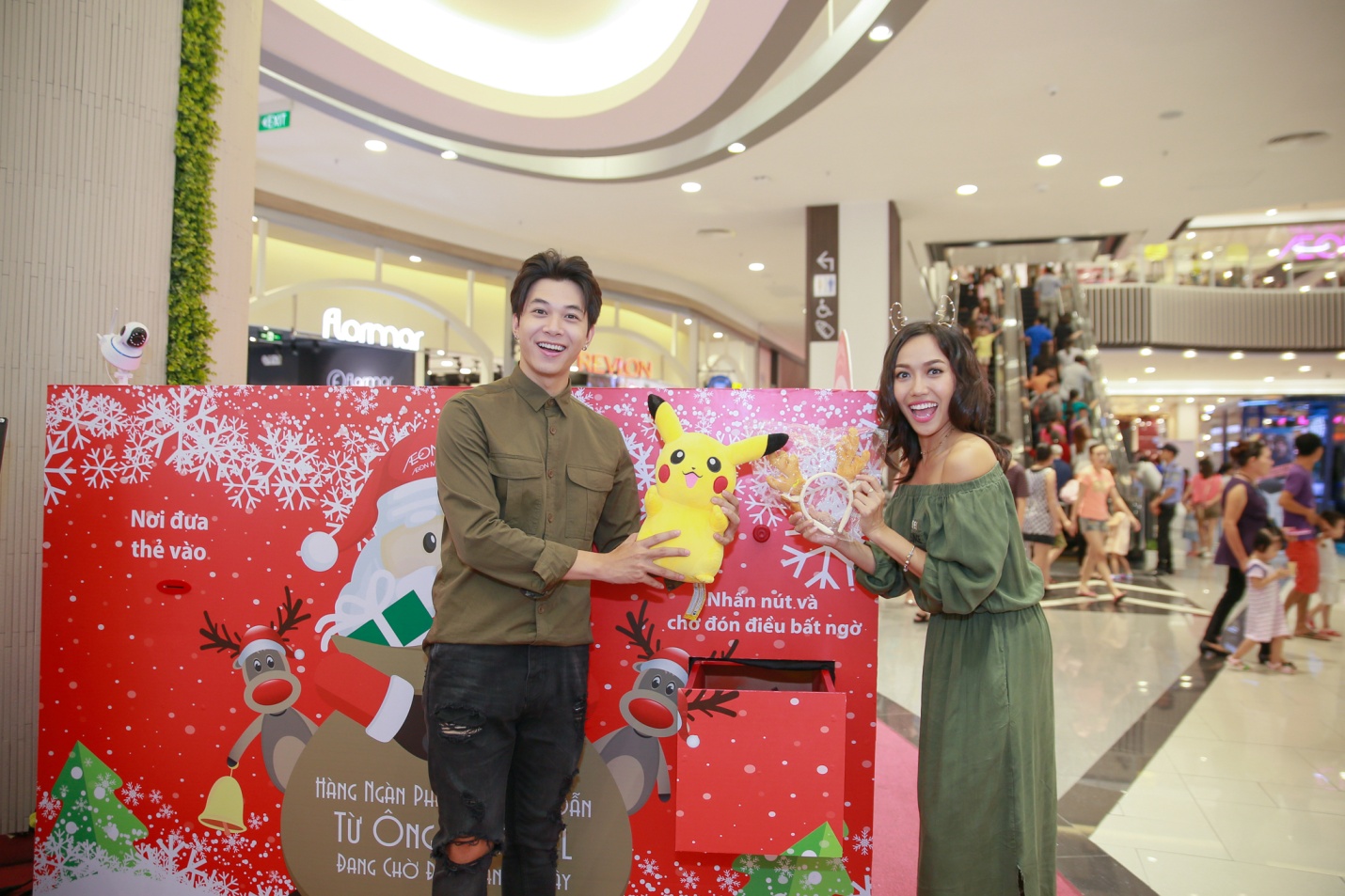 Tiết lộ về hộp quà Giáng sinh bí ẩn lần đầu tiên xuất hiện tại TP.HCM - Ảnh 6. Tiết lộ về hộp quà Giáng sinh bí ẩn lần đầu tiên xuất hiện tại TP.HCM - Ảnh 6.