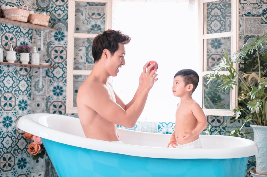 Phát sốt với cách chăm con cực chuẩn của soái ca “Zippo, mù tạt và em” - Ảnh 2. Phát sốt với cách chăm con cực chuẩn của soái ca “Zippo, mù tạt và em” - Ảnh 2.