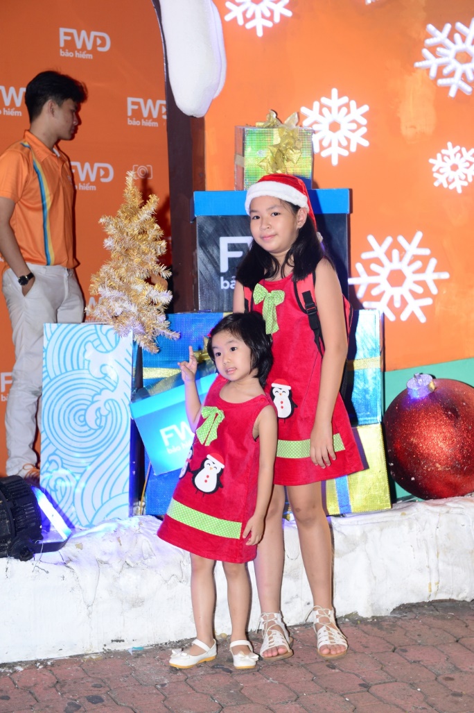 Lý giải cơn sốt cùng Chiếc giày Ông già Noel khổng lồ - Ảnh 5. Lý giải cơn sốt cùng Chiếc giày Ông già Noel khổng lồ - Ảnh 5.