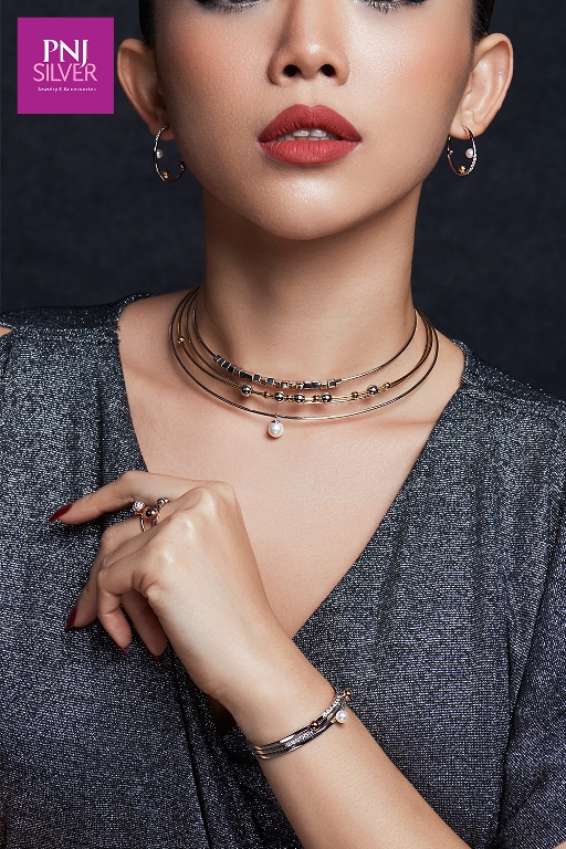 Good Girl hay Bad Girl, chọn trang sức như thế nào để toả sáng mùa lễ hội - Ảnh 3. Good Girl hay Bad Girl, chọn trang sức như thế nào để toả sáng mùa lễ hội - Ảnh 3.