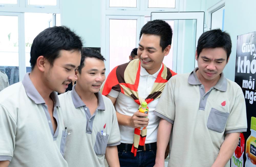 MC Phan Anh chia sẻ “bí kíp” duy trì sức bền với sữa trái cây Nutriboost - Ảnh 2. MC Phan Anh chia sẻ “bí kíp” duy trì sức bền với sữa trái cây Nutriboost - Ảnh 2.