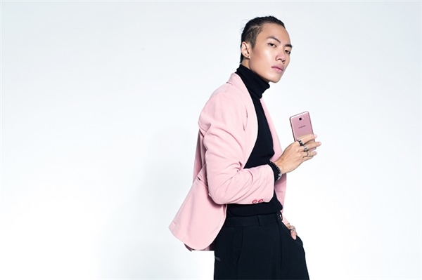 Mặc đồ hồng là yếu đuối? Bạn sẽ nghĩ lại khi xem loạt ảnh cá tính này của 2 stylist Việt - Ảnh 11. Mặc đồ hồng là yếu đuối? Bạn sẽ nghĩ lại khi xem loạt ảnh cá tính này của 2 stylist Việt - Ảnh 11.