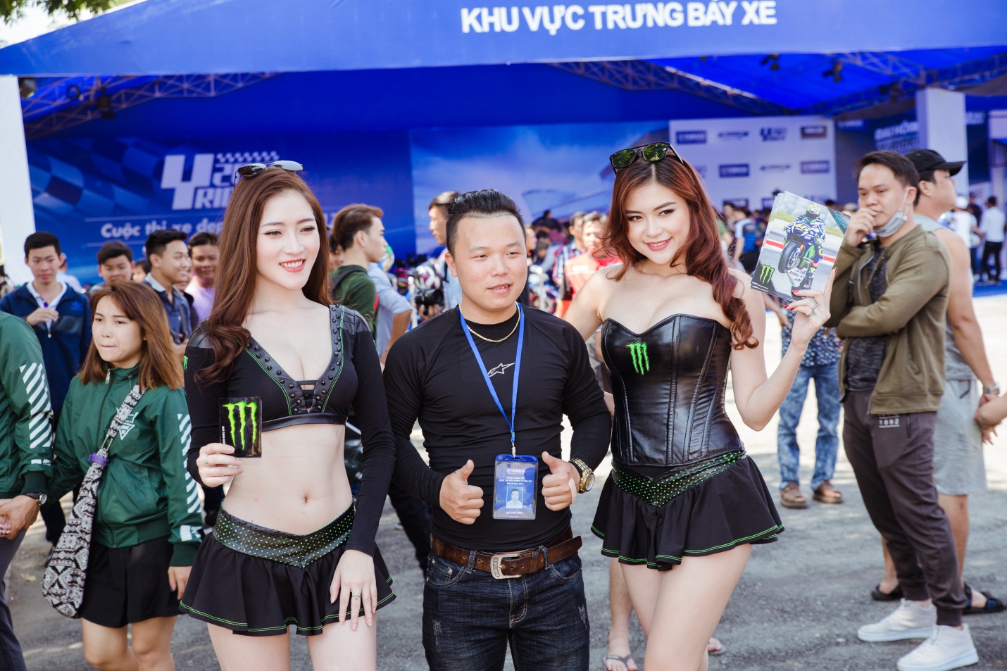 Giới trẻ Sài Gòn đầy năng lượng cùng Monster Energy gặp gỡ huyền thoại MotoGP - Ảnh 4. Giới trẻ Sài Gòn đầy năng lượng cùng Monster Energy gặp gỡ huyền thoại MotoGP - Ảnh 4.