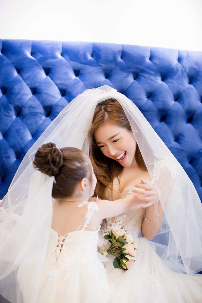 Nhìn ngắm bộ ảnh này, bạn sẽ hiểu vì sao Elly Trần thực sự là một người mẹ đáng ngưỡng mộ - Ảnh 3. Nhìn ngắm bộ ảnh này, bạn sẽ hiểu vì sao Elly Trần thực sự là một người mẹ đáng ngưỡng mộ - Ảnh 3.