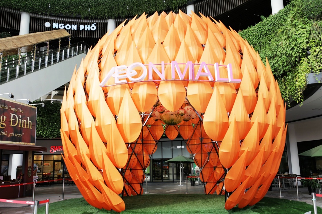 Vật thể lạ gây xôn xao tại Aeon Mall Long Biên - Ảnh 1. Vật thể lạ gây xôn xao tại Aeon Mall Long Biên - Ảnh 1.