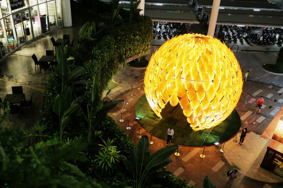 Vật thể lạ gây xôn xao tại Aeon Mall Long Biên - Ảnh 3. Vật thể lạ gây xôn xao tại Aeon Mall Long Biên - Ảnh 3.