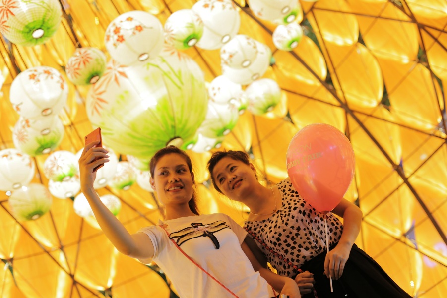 Vật thể lạ gây xôn xao tại Aeon Mall Long Biên - Ảnh 6. Vật thể lạ gây xôn xao tại Aeon Mall Long Biên - Ảnh 6.