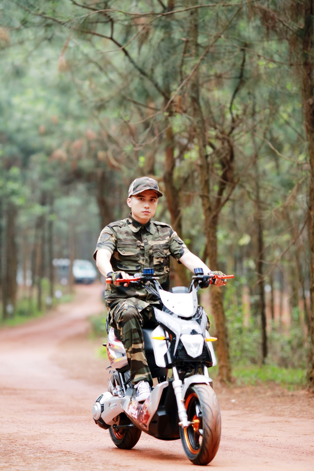 Mãn nhãn với kiểu dáng chiếc xe điện được mệnh danh “SH trong giới xe điện” - Ảnh 7. Mãn nhãn với kiểu dáng chiếc xe điện được mệnh danh “SH trong giới xe điện” - Ảnh 7.