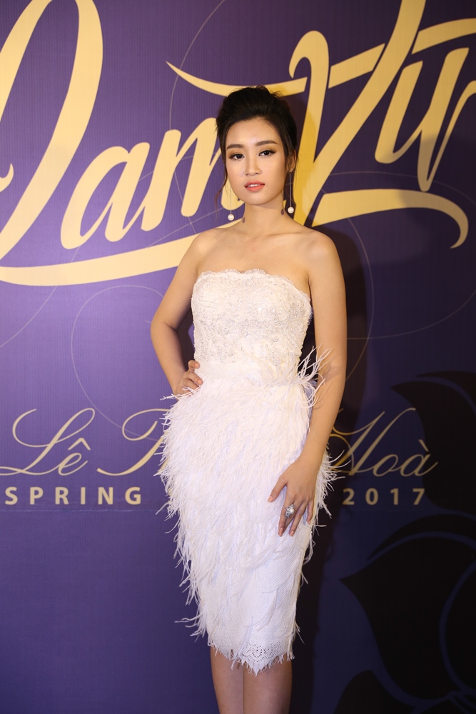 Mẫu trang sức ngọc trai gây bão” trong show thời trang NTK Lê Thanh Hòa - Ảnh 1. Mẫu trang sức ngọc trai gây bão” trong show thời trang NTK Lê Thanh Hòa - Ảnh 1.