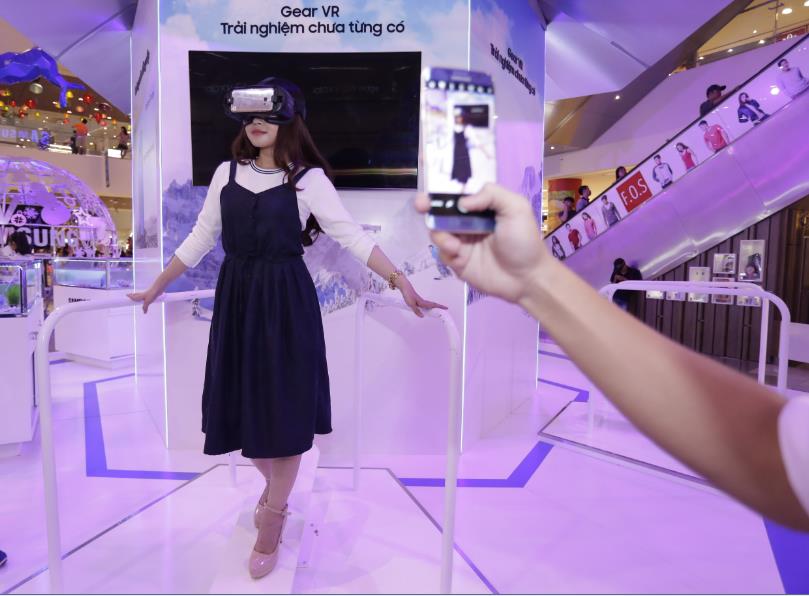 Cùng Samsung trải nghiệm trượt tuyết giữa không gian ảo đầu tiên tại Việt Nam - Ảnh 2. Cùng Samsung trải nghiệm trượt tuyết giữa không gian ảo đầu tiên tại Việt Nam - Ảnh 2.