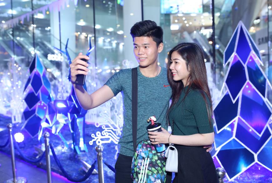 Cùng Samsung trải nghiệm trượt tuyết giữa không gian ảo đầu tiên tại Việt Nam - Ảnh 7. Cùng Samsung trải nghiệm trượt tuyết giữa không gian ảo đầu tiên tại Việt Nam - Ảnh 7.