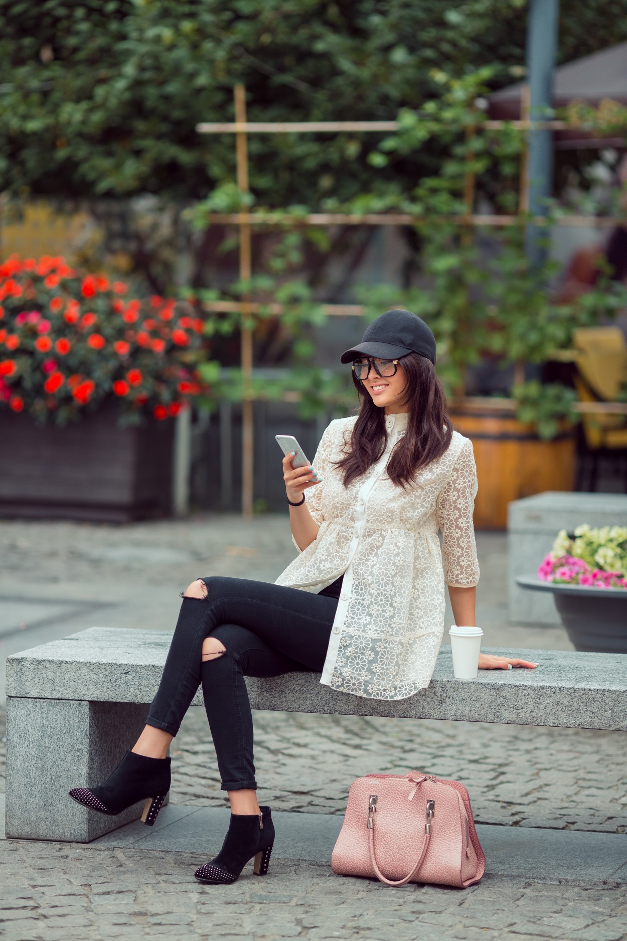 Học lỏm fashionista thế giới 5 bí quyết chụp ảnh streetstyle chất miễn chê - Ảnh 2. Học lỏm fashionista thế giới 5 bí quyết chụp ảnh streetstyle chất miễn chê - Ảnh 2.