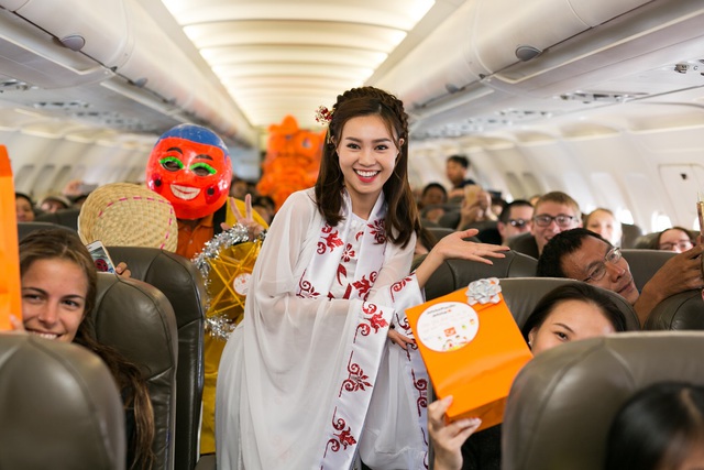 Trút bỏ đanh đá, Cám Lan Ngọc dịu dàng hoá Hằng Nga trên không - Ảnh 1. Trút bỏ đanh đá, Cám Lan Ngọc dịu dàng hoá Hằng Nga trên không - Ảnh 1.