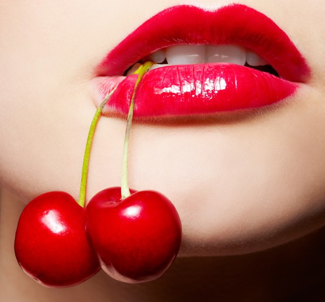 Này cô gái! Đừng quên sắm cho mình một thỏi son đỏ - Ảnh 3. Này cô gái! Đừng quên sắm cho mình một thỏi son đỏ - Ảnh 3.