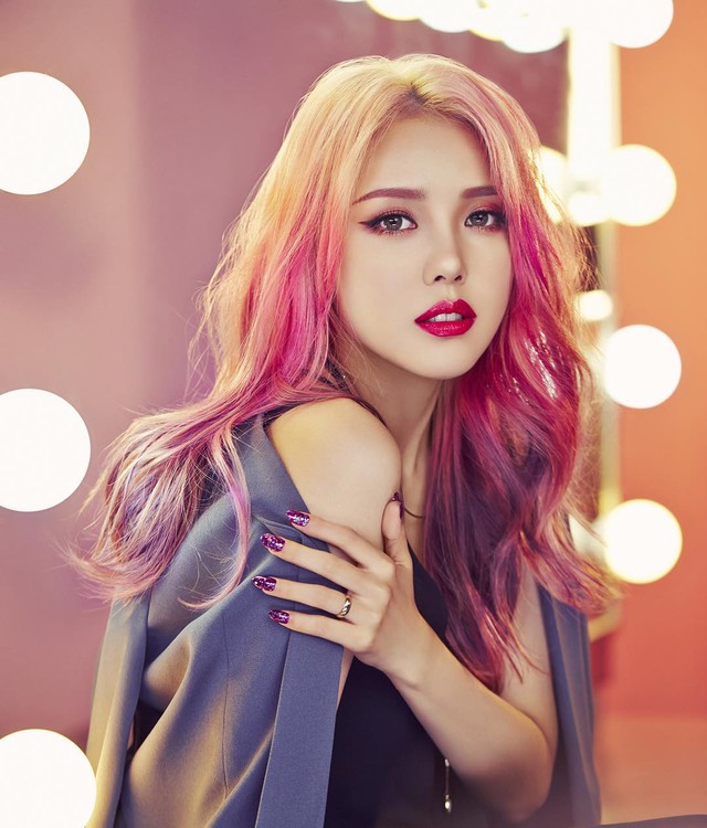 Này cô gái! Đừng quên sắm cho mình một thỏi son đỏ - Ảnh 7. Này cô gái! Đừng quên sắm cho mình một thỏi son đỏ - Ảnh 7.