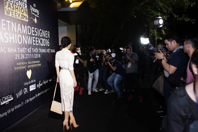 Fashionista Trâm Nguyễn chọn toàn thiết kế Việt vẫn nổi bần bật tại Vietnam Designer Fashion Week - Ảnh 4. Fashionista Trâm Nguyễn chọn toàn thiết kế Việt vẫn nổi bần bật tại Vietnam Designer Fashion Week - Ảnh 4.