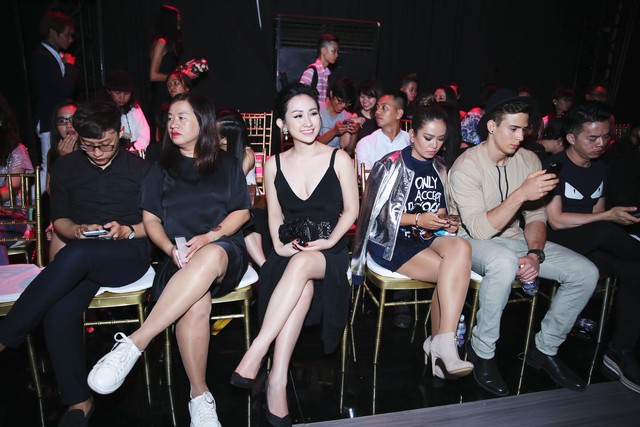 Fashionista Trâm Nguyễn chọn toàn thiết kế Việt vẫn nổi bần bật tại Vietnam Designer Fashion Week - Ảnh 9. Fashionista Trâm Nguyễn chọn toàn thiết kế Việt vẫn nổi bần bật tại Vietnam Designer Fashion Week - Ảnh 9.