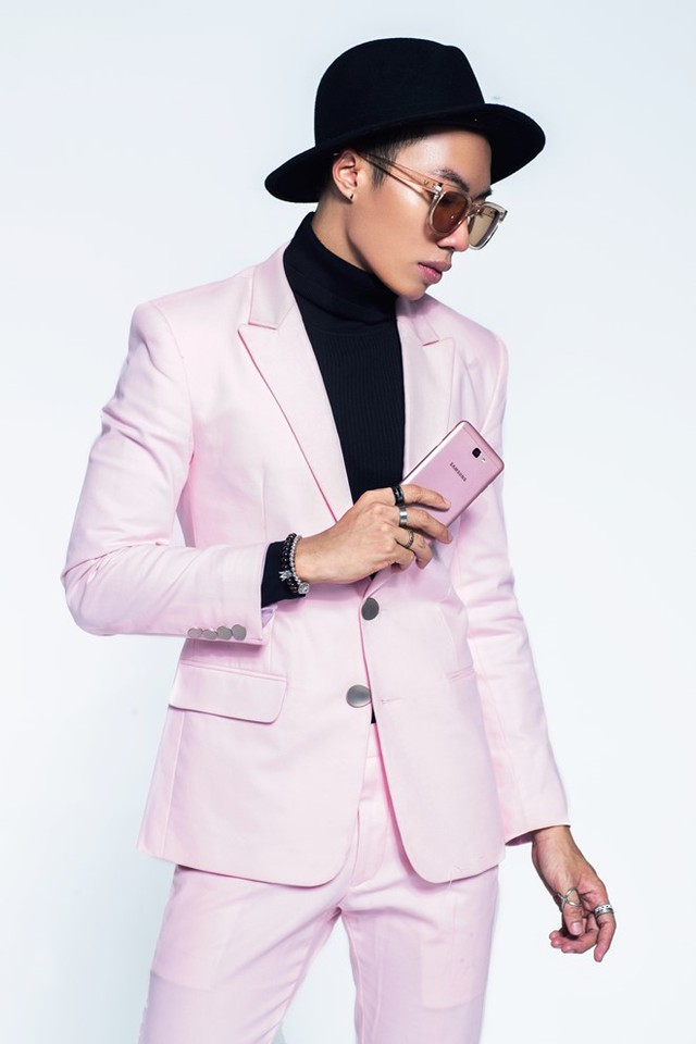 Mặc đồ hồng là yếu đuối? Bạn sẽ nghĩ lại khi xem loạt ảnh cá tính này của 2 stylist Việt - Ảnh 10. Mặc đồ hồng là yếu đuối? Bạn sẽ nghĩ lại khi xem loạt ảnh cá tính này của 2 stylist Việt - Ảnh 10.