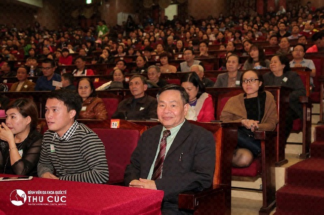 Xuân Hinh khiến khán giả bất giờ với màn biến hóa trên sân khấu - Ảnh 5. Xuân Hinh khiến khán giả bất giờ với màn biến hóa trên sân khấu - Ảnh 5.