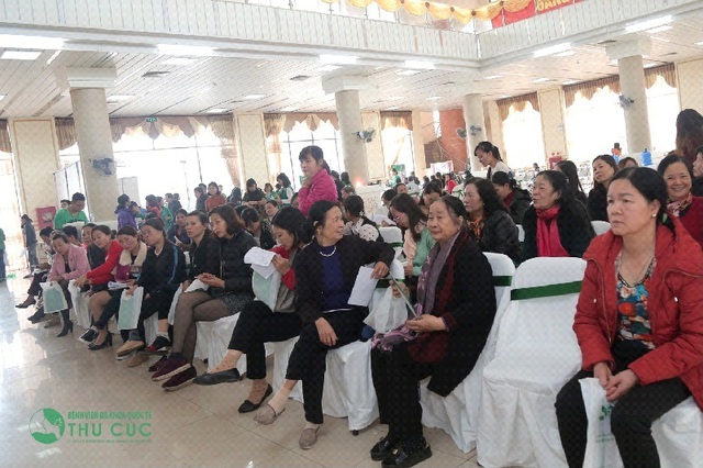 Xuân Hinh khiến khán giả bất giờ với màn biến hóa trên sân khấu - Ảnh 8. Xuân Hinh khiến khán giả bất giờ với màn biến hóa trên sân khấu - Ảnh 8.