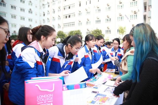 Việt Nam muôn màu qua những nét hoạ của học sinh - Ảnh 6. Việt Nam muôn màu qua những nét hoạ của học sinh - Ảnh 6.