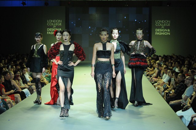 Chiêm ngưỡng các thiết kế thời trang ấn tượng trong đêm trình diễn “Không giới hạn” - Ảnh 8.